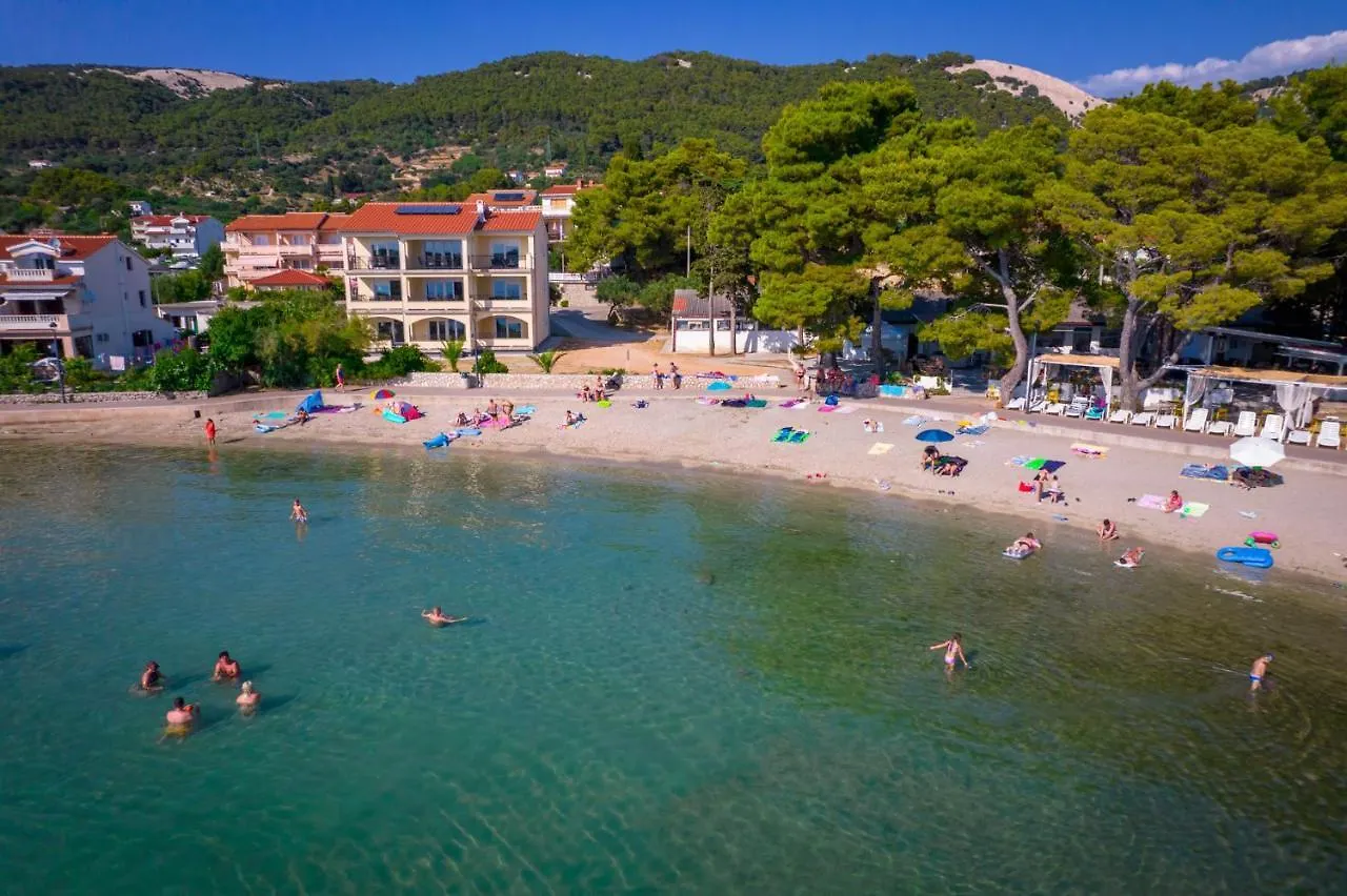 Villa Alba Apartments Banjol Croatia
